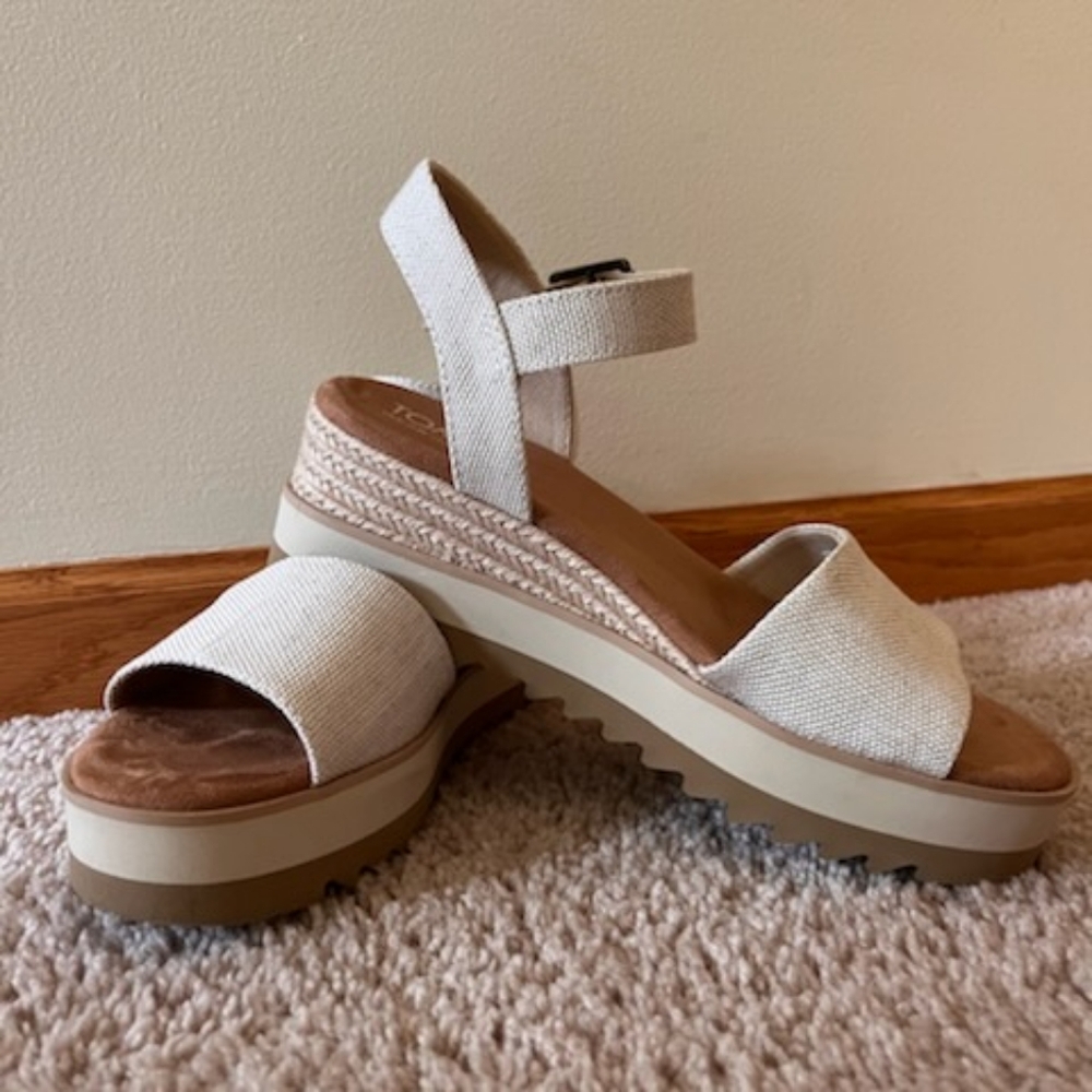 TOMS Diana beige espadrille sandals, size 8